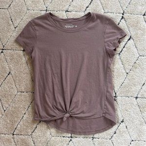 Abercrombie tee shirt knotted